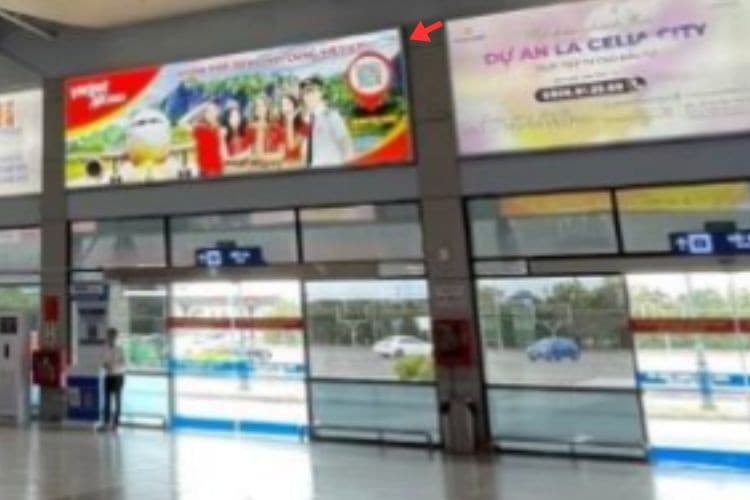 1 bảng ốp tường IP 1.6 tại tầng 1, khu vực sảnh công cộng ga đi và ga đến, Sân bay Đồng Hới