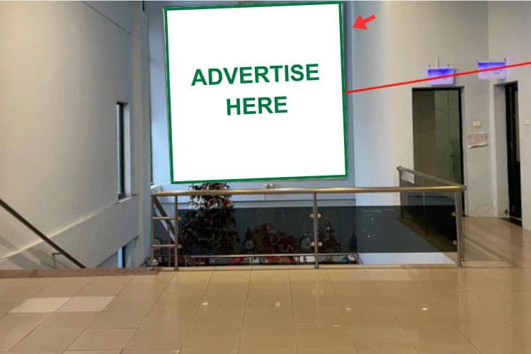 1 bảng ốp tường tại phòng chờ ga đi, Sân bay Đồng Hới