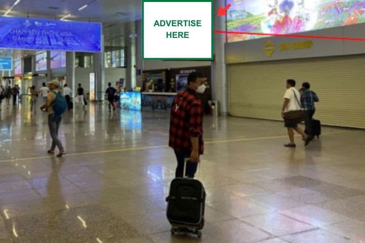 1 Bảng ốp tường giữa khu vực cách ly ga đến quốc nội, sân bay Quốc tế Đà Nẵng (hướng khách hàng đi từ cánh phải vào nhà ga)