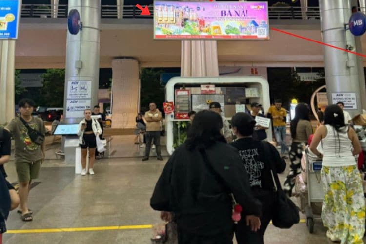 Night view - Horizontal Hoarding pano Billboard at Da Nang International Airport, Hoa Cuong Ward, Da Nang City (in front of Exit A4, public area of the Domestic Arrival Terminal)