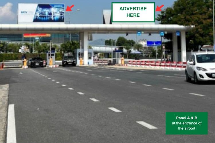 4 Bảng quảng cáo trên nóc trạm thu phí xe ô tô đường Nguyễn Văn Linh vào ra Sân bay Quốc tế Đà Nẵng.