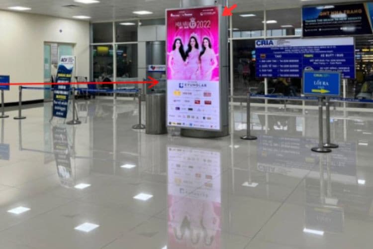 1 Panel Vertical Cast Column Billboard at Cam Ranh International Airport, Bac Cam Ranh Ward, Khanh Hoa (On the two passenger exit doors of the Domestic Arrivals Terminal)