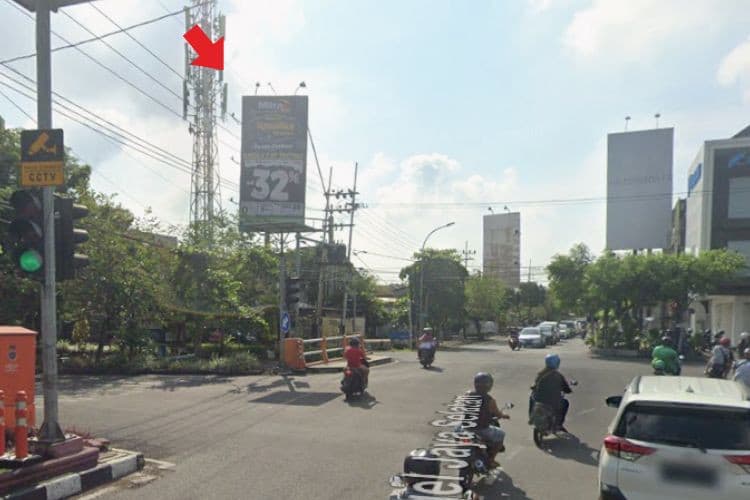 1 Panel Vertical Static Billboard di Jl. Manyar Perempatan Ngagel, Surabaya, Jawa Timur 