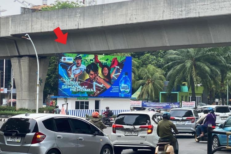 1 Panel Horizontal Videotron Billboard at Jl. Boulevard Kelapa Gading (La Piazza) MOI, Jakarta Utara, DKI Jakarta 
