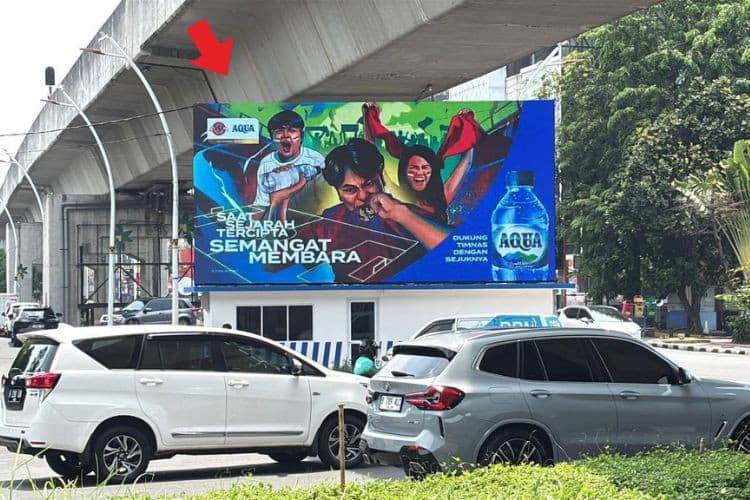 1 Panel Horizontal Videotron Billboard at Jl. Boulevard Kelapa Gading (La Piazza) MOI, Jakarta Utara, DKI Jakarta 