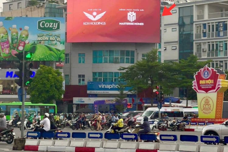 1 Panel Horizontal LED Screen Billboard at 5 O Cho Dua, O Cho Dua Ward, Ha Noi City (Vinaphone store)
