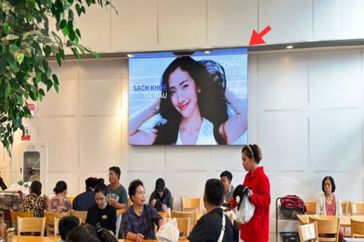 7 Panel Horizontal LCD Billboard at Aeon Ta Quang Buu, Chanh Hung Ward, Ho Chi Minh City (Parc Mall)