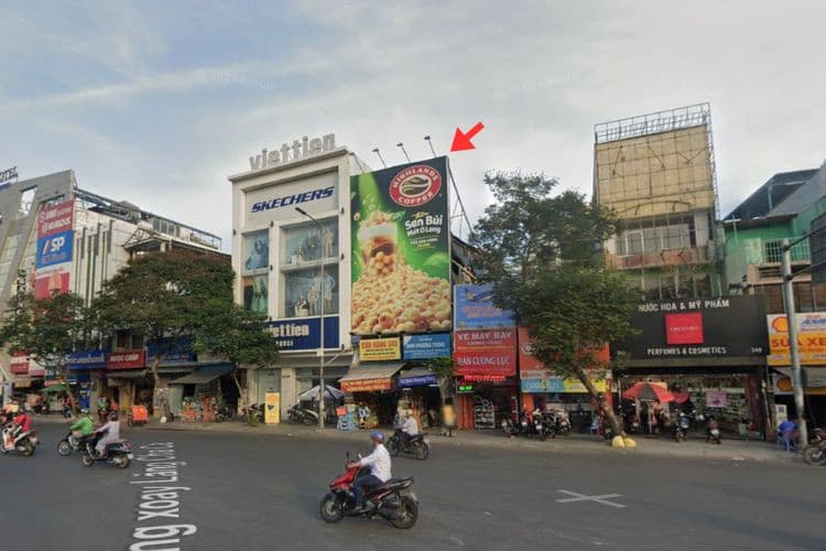 Vertical Wall-mounted Pano Billboard at 341 Hoang Van Thu, Tan Son Hoa Ward, Ho Chi Minh City