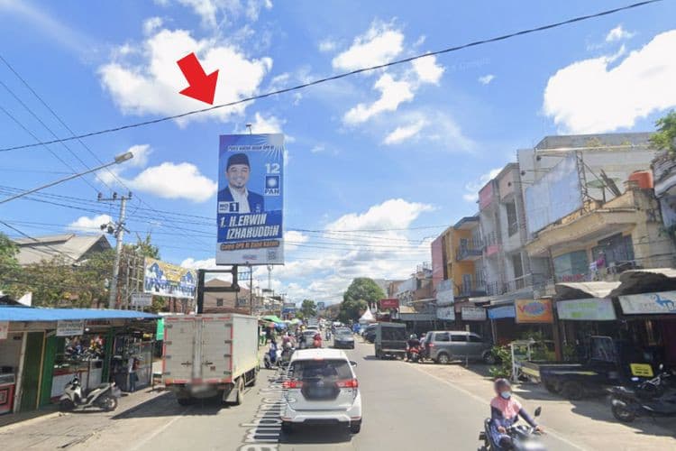 1 Panel Vertical Static Billboard at Jl. Lambung Mangkurat, Samarinda, Kalimantan Timur
