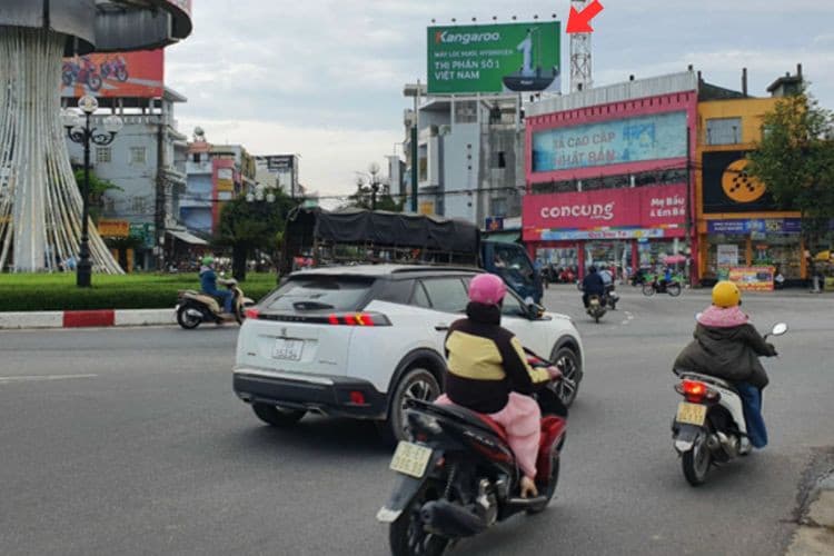 1 bảng quảng cáo ốp tường tại 6 Quang Trung, Phường Nghĩa Lộ, Quảng Ngãi