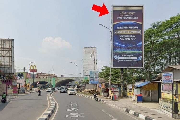 1 Sided Vertical Static Billboard at Jl. Dr. Setiabudi, Pamulang Tim, Pamulang, Tangerang Selatan, Banten (nearby McDonald's, side A)