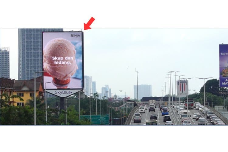 1 Panel Vertical Digital Screen Billboard at LDP Sunway Intersection, Petaling Jaya, Selangor