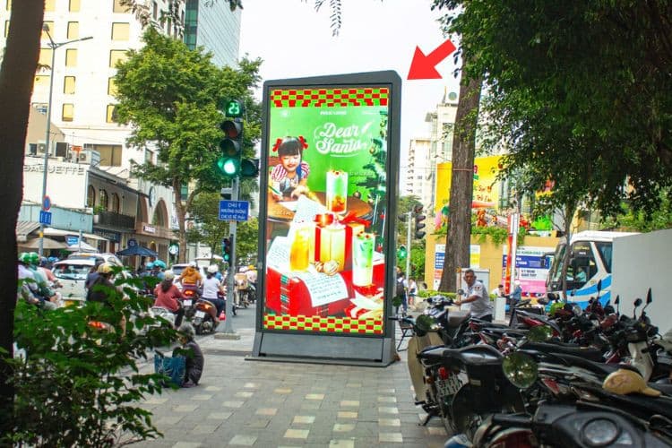 1 màn hình LED tại giao giữa Phạm Ngọc Thạch - Nguyễn Thị Minh Khai, Phường Sài Gòn, TP. Hồ Chí Minh