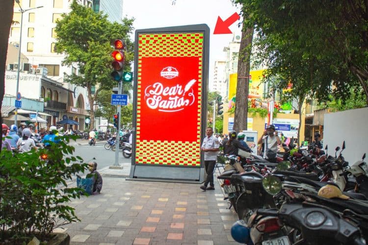 2 Sided Vertical LED Screen Billboard at 250 Tran Hung Dao, Cau Ong Lanh Ward, Ho Chi Minh City