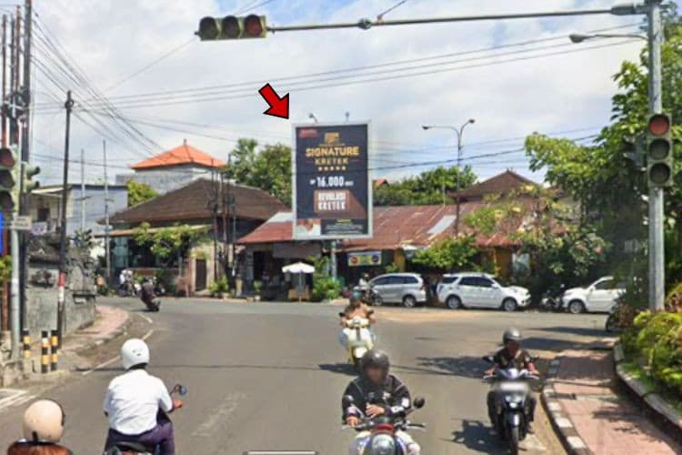 1 Panel Vertical Baliho Billboard at Jl. Gajah Mada, Buleleng, Bali  (nearby Jl. Gempol intersection)