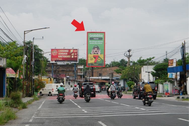 1 Panel Vertical Static Billboard at Jl. Mongonsidi, Medan, Sumatera Utara  (after Hermes Palace Mall)