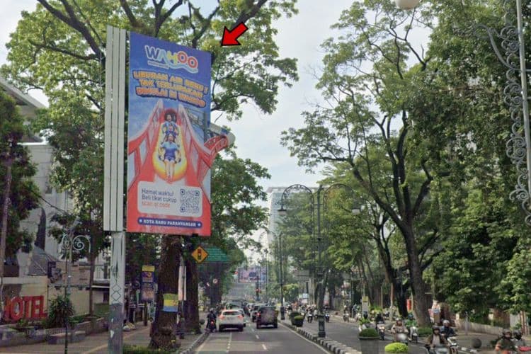 1 Panel Vertical Static Billboard at Jl. Ir. H. Djuanda, Bandung, Jawa Barat  (nearby UTC Dago Hotel Bandung)