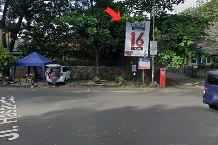 1 Panel Vertical Static Billboard at Jl Hasanudin, Bandung, Jawa Barat  (near Dreezel Coffee Hasanudin)