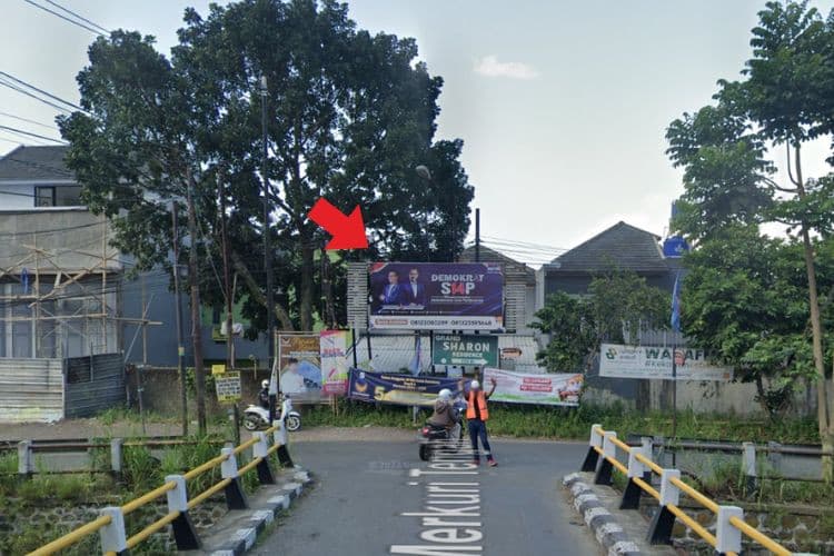 1 Panel Horizontal Baliho Billboard at Jl. Inspeksi Kali Ciduran, Bandung, Jawa Barat  (intersection Inspeksi Cidurian)