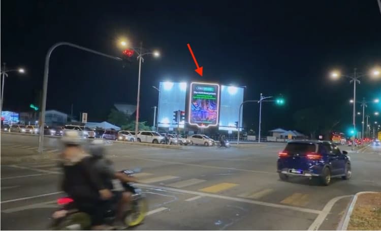Night View - Vertical Digital Screen Billboard at Jalan Gangsa / Sultanah Bahiyah Highway, Alor Setar, Kedah (opposite Medan Selera Suka Menanti)
