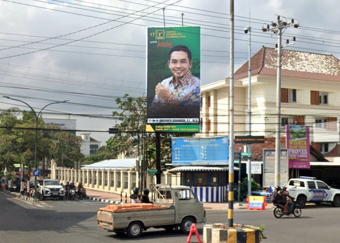 1 Panel Vertical Static Billboard at Jl. Tentara Pelajar / Jl. Kyai Mojo, Yogyakarta, Daerah Istimewa Yogyakarta 