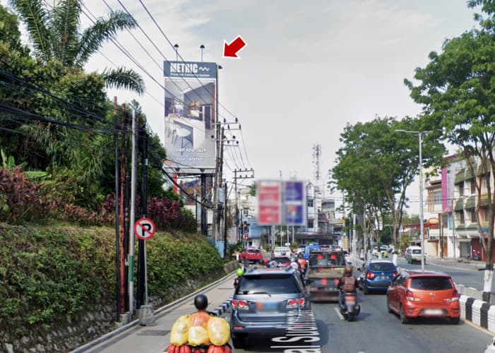1 Panel Vertical Static Billboard at Jl. Jenderal Sudirman, Balikpapan, Kalimantan Timur (nearby Simpang Beruang Madu)