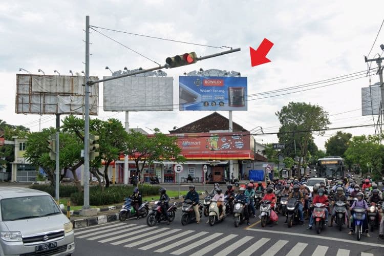 Horizontal Static Billboard at Jl. Sunset Road, Badung, Bali  (nearby Papaya Fresh Gallery)