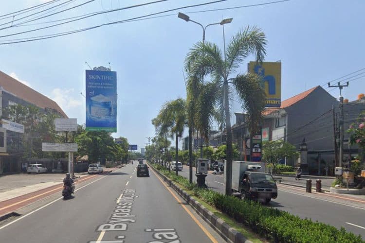 1 Panel Vertical Static Billboard at Jl. Baypass Ngurah Rai Simpang Siur, Badung, Bali (across Hypermart)
