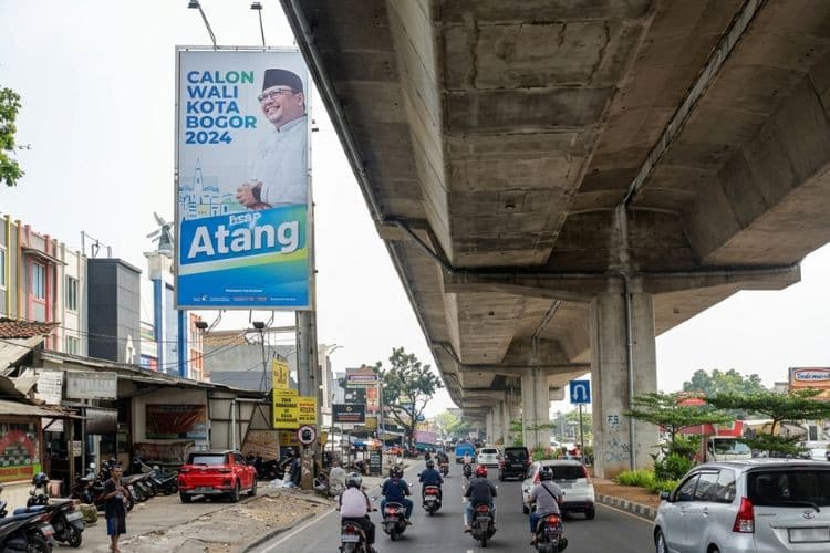 1 Panel Vertical Static Billboard di Jl. Sholeh Iskandar, Bogor, Jawa Barat  (nearby Holland Bakery Sholeh Iskandar)