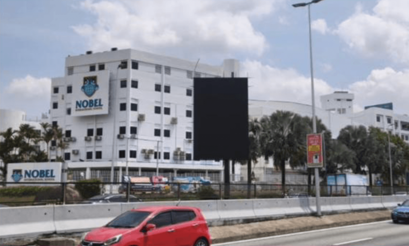 Vertical Digital Screen Billboard at LDP Highway, Damansara Jaya, Petaling Jaya, Selangor (near Nobel International School)