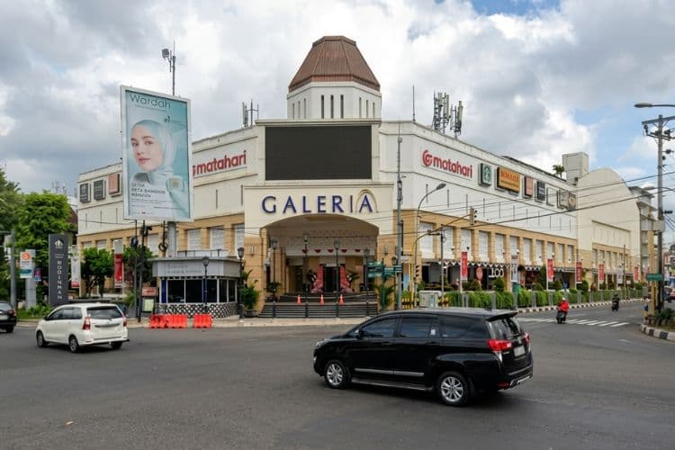 1 Panel Horizontal Videotron Billboard at Jl. Jend. Sudirman No.99-101, Terban, Gondokusuman, Yogyakarta, Daerah Istimewa Yogyakarta (at Galeria Mall Yogyakarta)