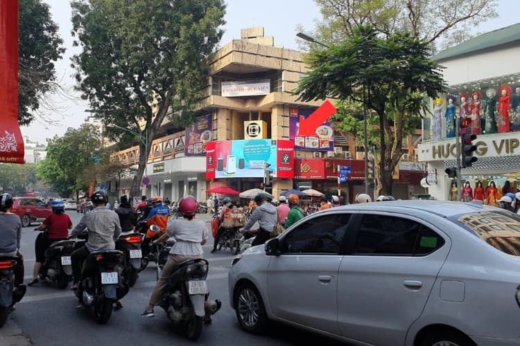 1 Panel Horizontal LED Screen Billboard at 79 Pho Hue, Hai Ba Trung Ward, Ha Noi City ((Hom Market))