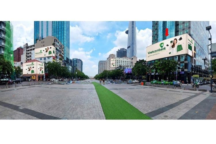 1 Panel Horizontal Corner LED Screen Billboard at 115 Nguyen Hue, Sai Gon, Ho Chi Minh City (Sunwah Tower)