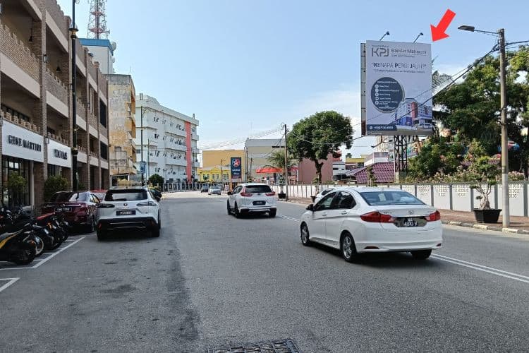 2 Sided Vertical Minipole Billboard at Jalan Sulaiman, Muar, Johor (beside Indian temple to roundabout)