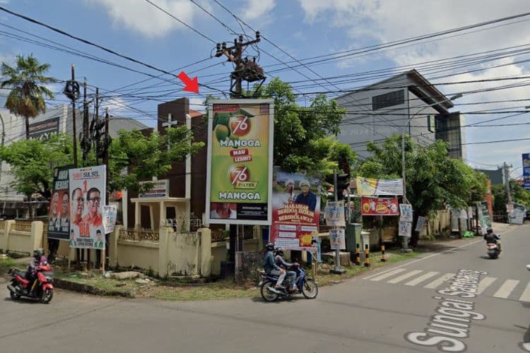 1 Panel Vertical Static Billboard at Jl. Sungai Saddang Lama, Makassar, Sulawesi Selatan ((nearby GMIM Maranatha))