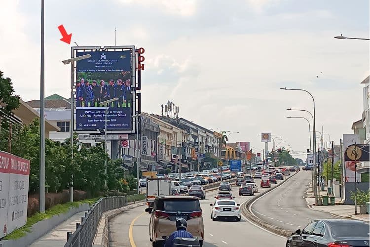 2 Panel Vertical Digital Screen Billboard at Jalan Maarof, Bangsar, Kuala Lumpur (near Bangsar Village)