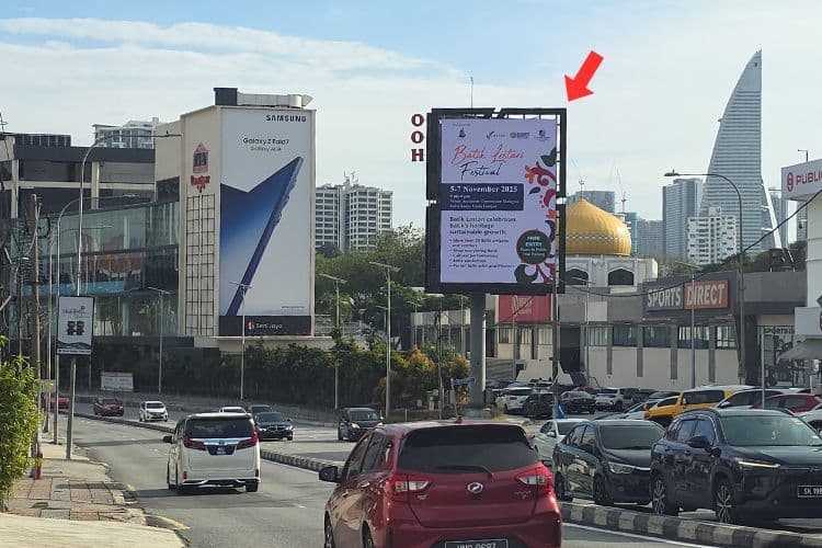 2 Panel Vertical Digital Screen Billboard at Jalan Maarof, Bangsar, Kuala Lumpur (near Bangsar Village)