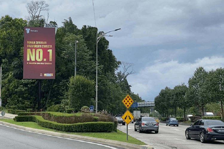 1 Panel Vertical Digital Screen Billboard at Jalan Damansara, Kuala Lumpur (heading to Kuala Lumpur)