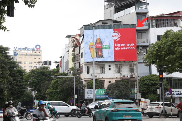 Day view - Horizontal Wallscape Billboard at 104 Kim Ma Street, Ba Dinh Ward, Ha Noi City