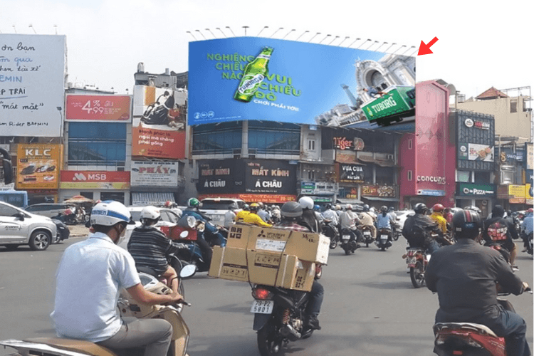 1 Panel Horizontal Wall-mounted Pano Billboard at 516 Nguyen Thi Minh Khai, Ban Co Ward, Ho Chi Minh City
