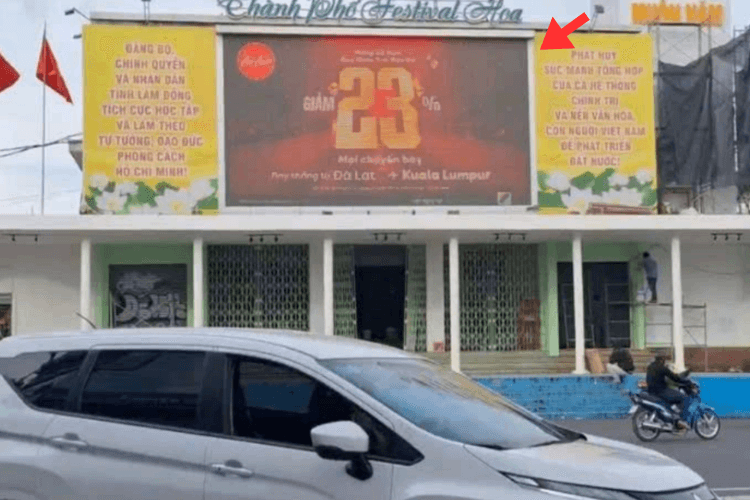 1 bảng quảng cáo LED tại Khu Hoà Bình, Phường Xuân Hương, Lâm Đồng (Rạp hát Hoà Bình)