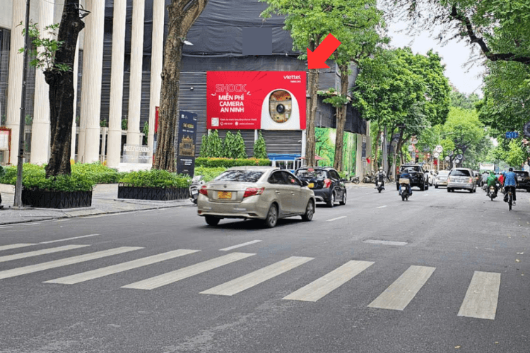 1 Sided Horizontal LED Screen Billboard at 40 Hang Bai, Hoan Kiem, Ha Noi City (Ho Guom Opera)