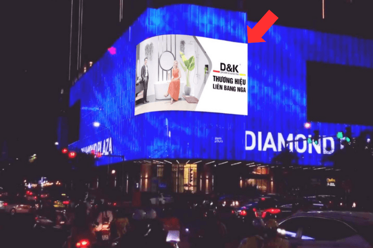 Night View - Horizontal Corner LED Screen Billboard at 25 Le Van Luong, Thanh Xuan, Ha Noi City (LED BRG DIAMOND PLAZA)