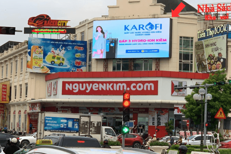1 bảng quảng cáo màn hình LED ngang tại số 27–29 Đại lộ Lê Lợi, phường Lam Sơn, thành phố Thanh Hóa (Trung tâm mua sắm điện máy Nguyễn Kim)