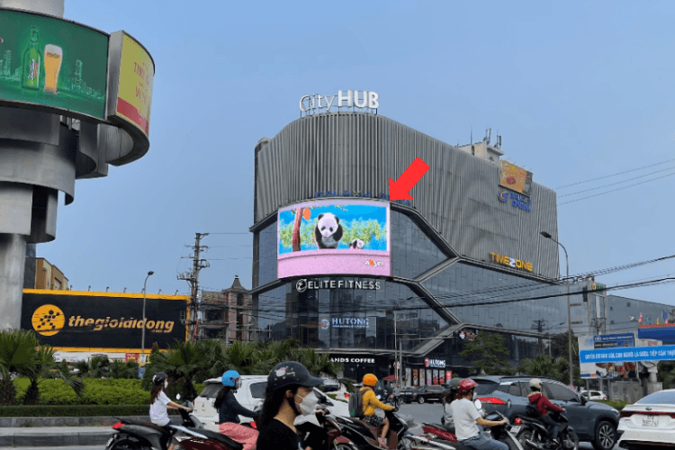 Day View - Horizontal Curved LED Screen Billboard at 1 Le Hong Phong, Thanh Vinh, Nghe An (City Hub Entertainment Center)