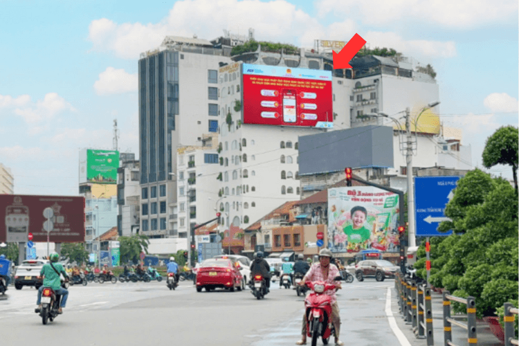 1 bảng quảng cáo màn hình LED ngang tại 14 Lê Lai, phường Bến Thành, TP. Hồ Chí Minh (Quảng trường Chợ Bến Thành)
