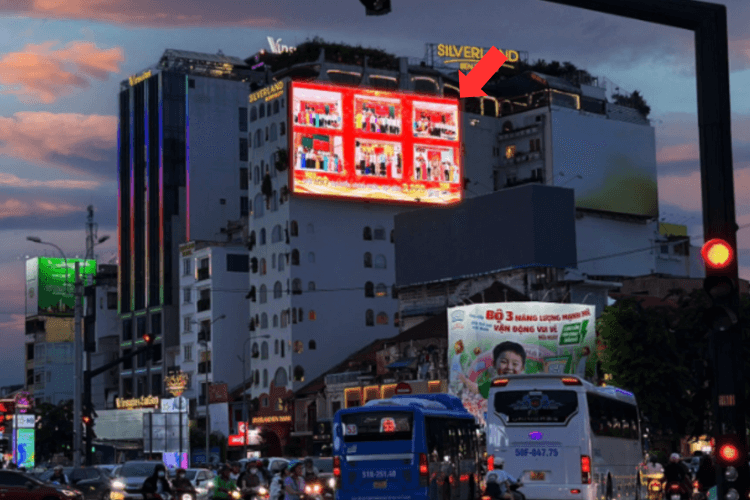 Night View - Horizontal LED Screen Billboard at 14 Le Lai, Ben Thanh, Ho Chi Minh City (Ben Thanh Market Square)