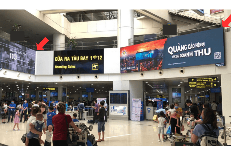 2 bảng quảng cáo màn hình LED ốp tường ngang tại Sân bay Quốc tế Nội Bài, Hà Nội (khu vực soi chiếu an ninh, cánh B, tầng 2, Nhà ga T1)