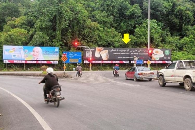 1 Panel Horizontal Spectacular Billboard at Jalan Bandar Baru / Jalan Jelawang - Gua Musang, Gua Musang, Kelantan (near IPD Gua Musang)