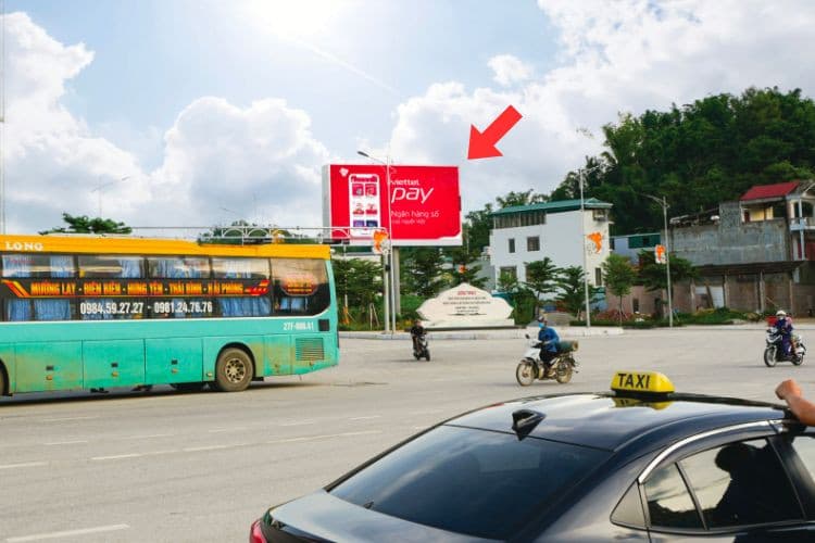 Horizontal LED Unipole Billboard at City Square, Dien Bien Phu Ward, Dien Bien